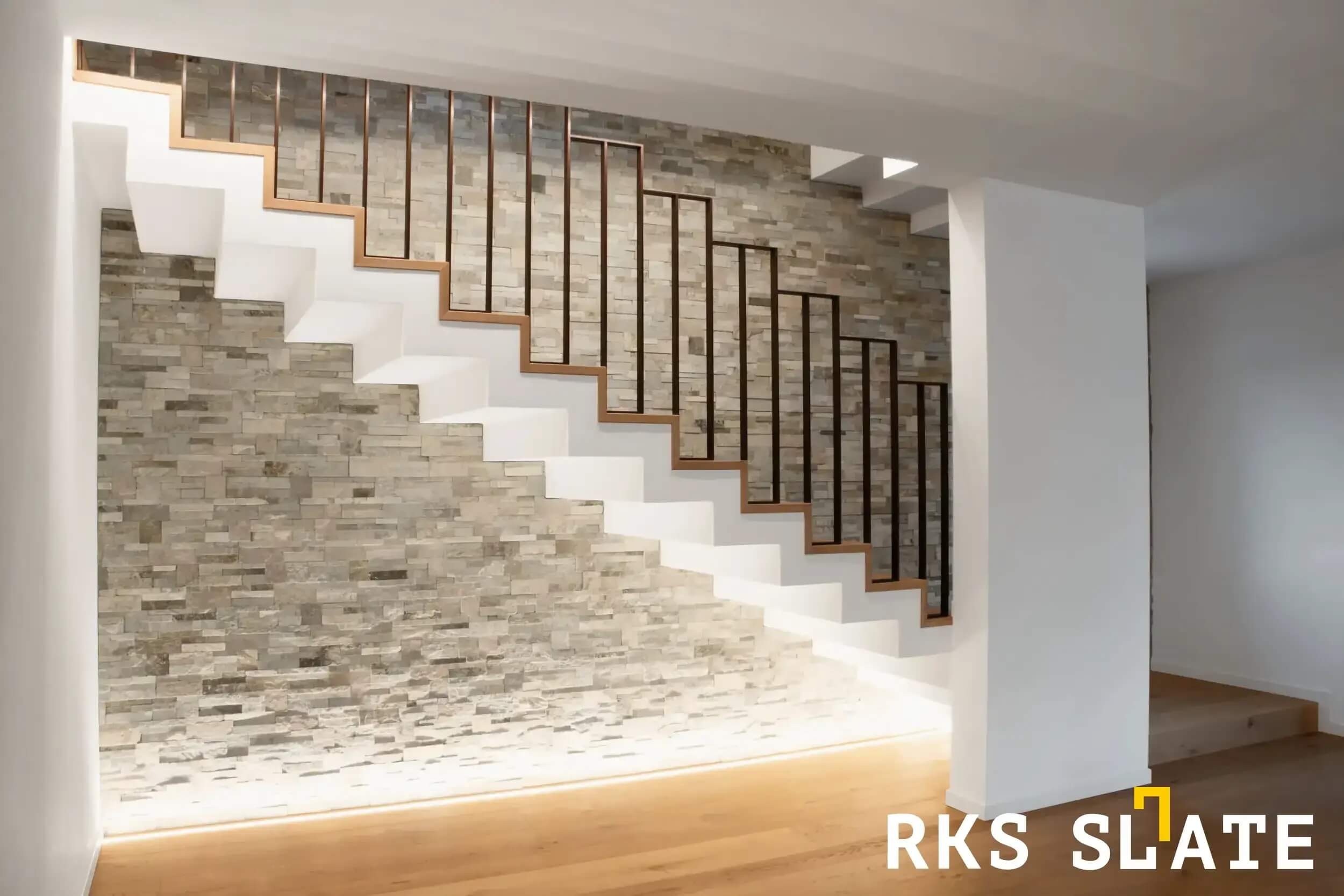 Отделка декоративным камнем 3D панелями RKS SLATE Кварцит Beige Quartz Modern лестницы в доме